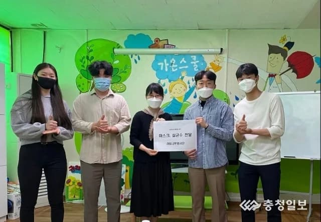 라임나무봉사단 마스크 살균수 전달 사진